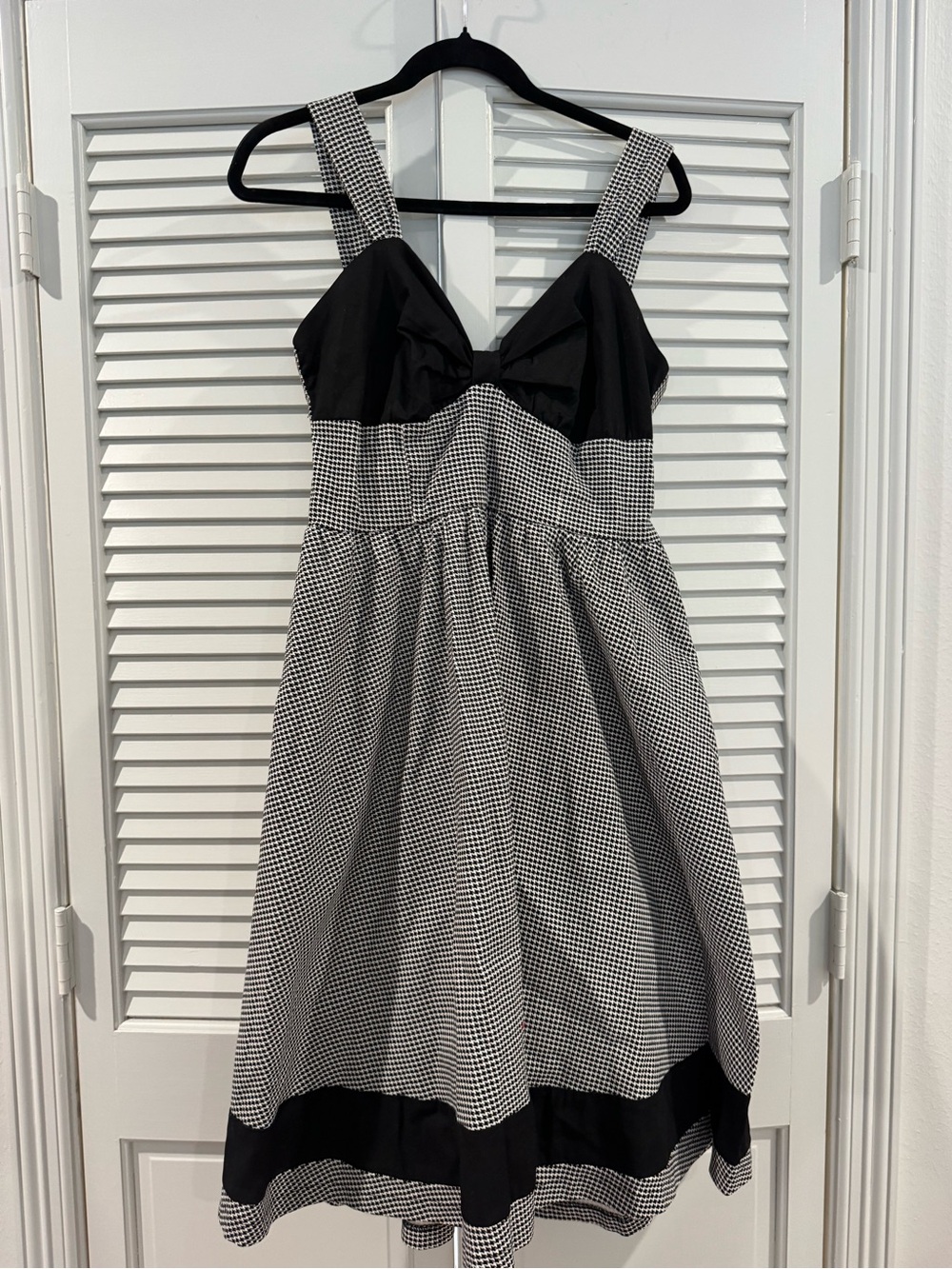 Lindy Bop Black Dress Label Detail